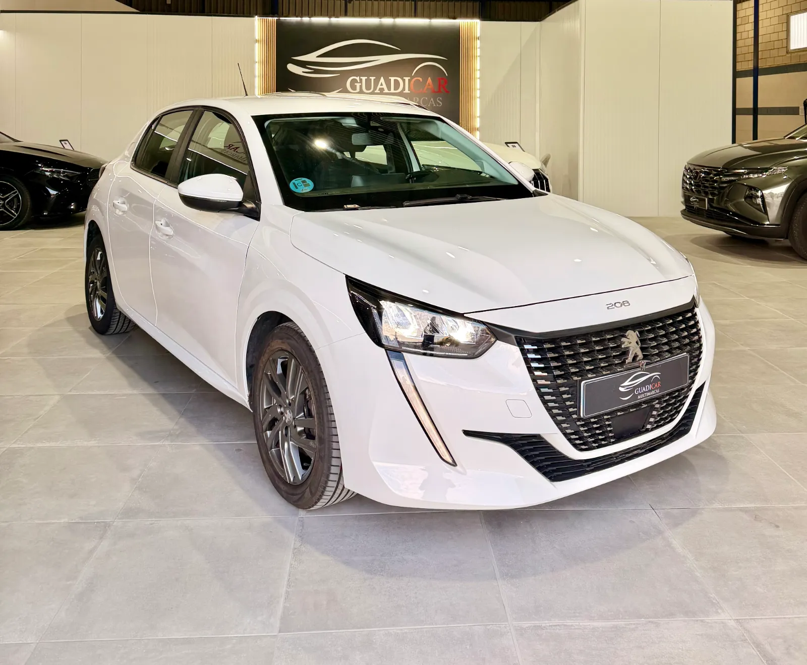 PEUGEOT 208 — foto 1