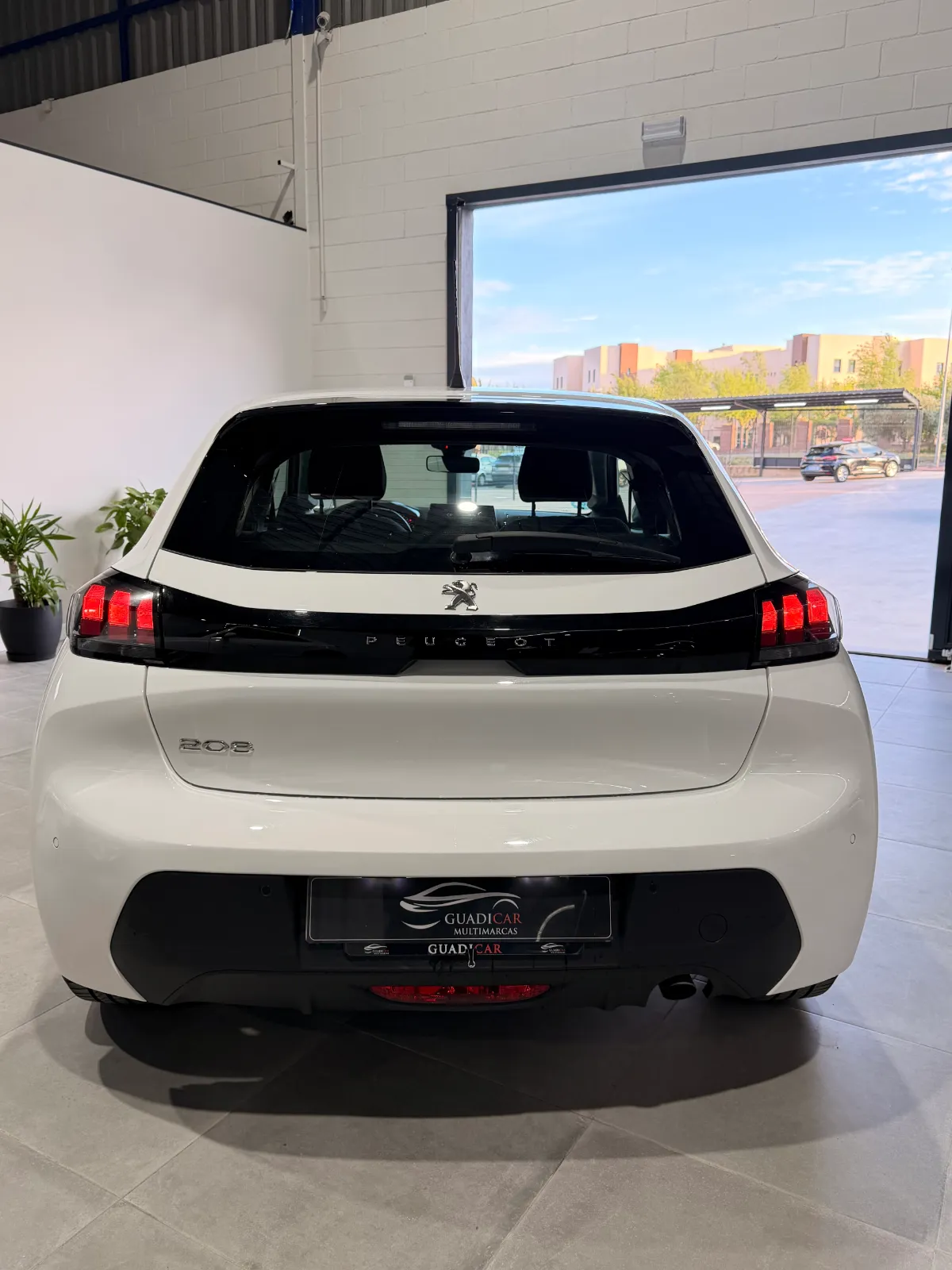 PEUGEOT 208 — foto 7