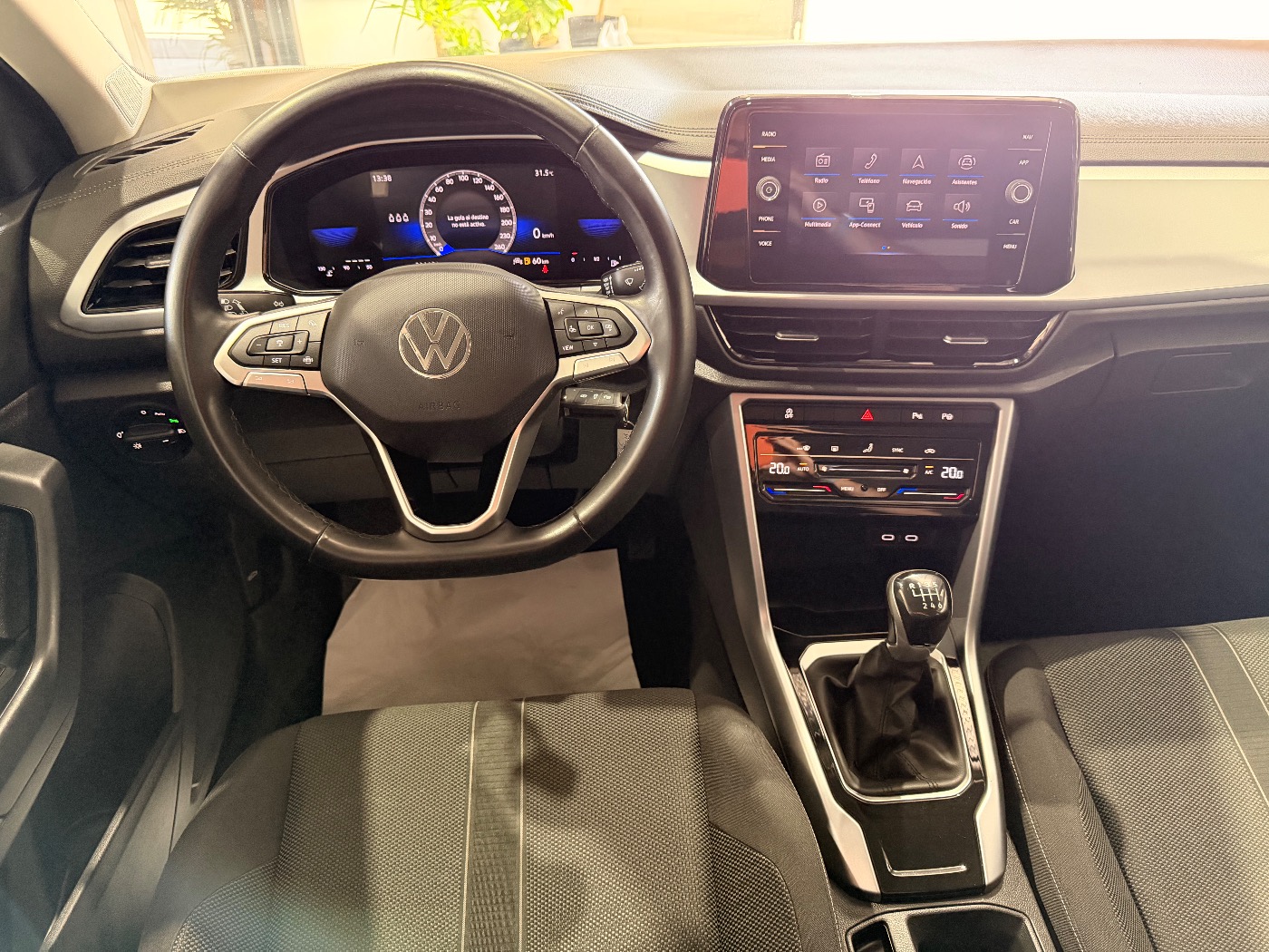 VOLKSWAGEN T-ROC — foto 4