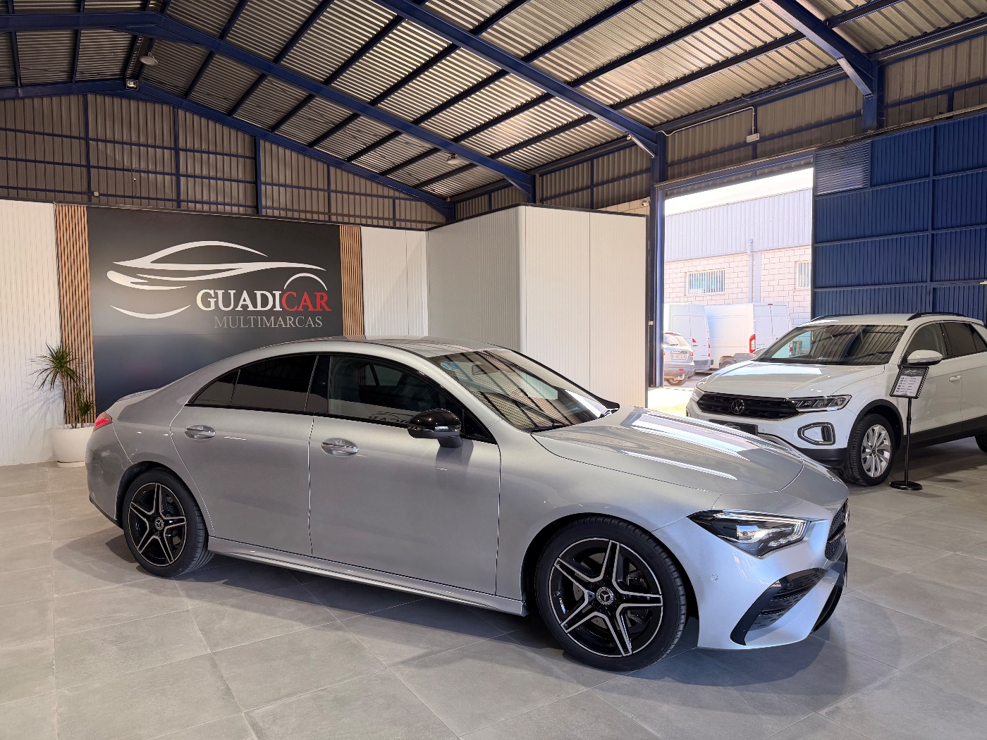 MERCEDES BENZ CLA 200 AMG — foto 2