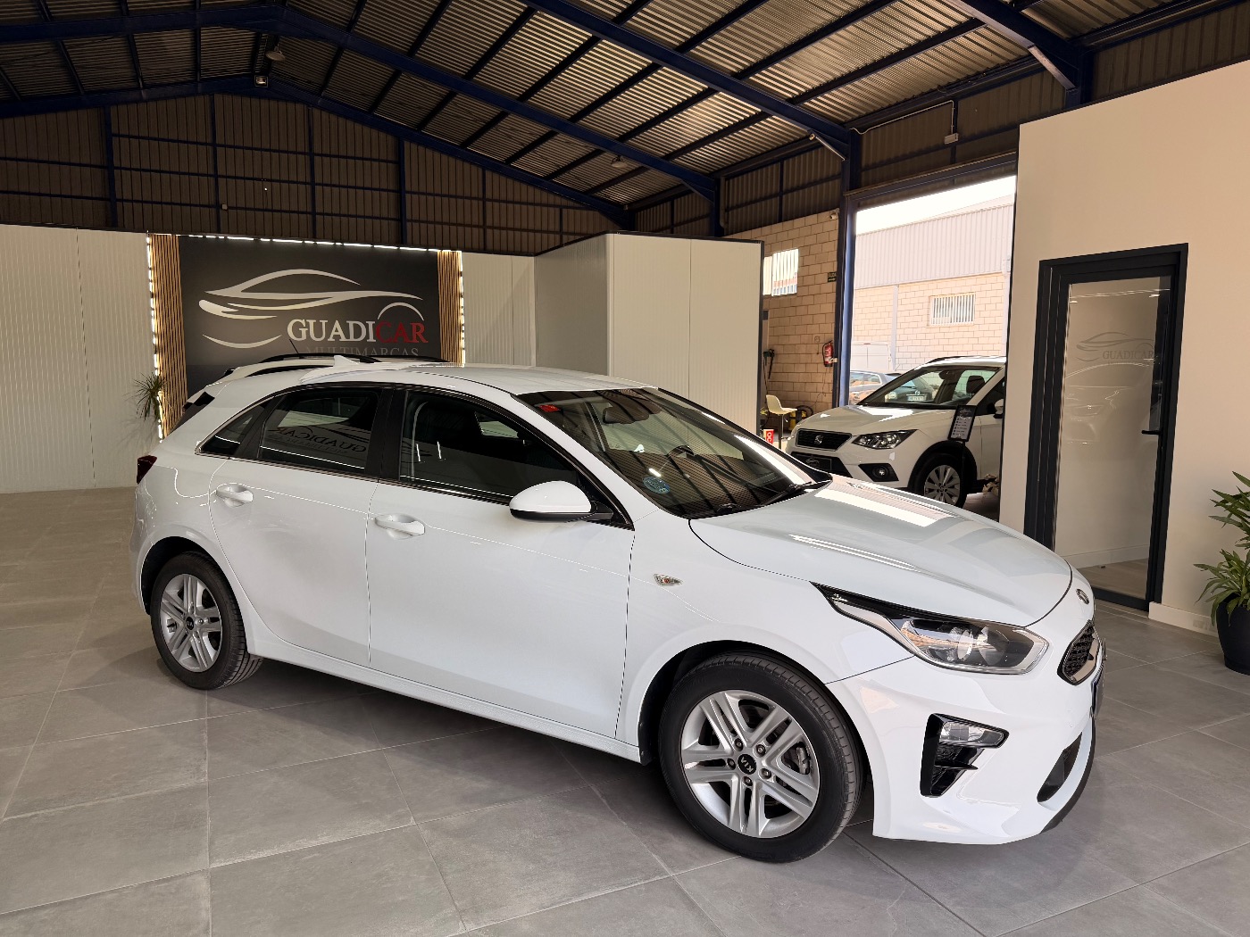 KIA CEED — foto 2
