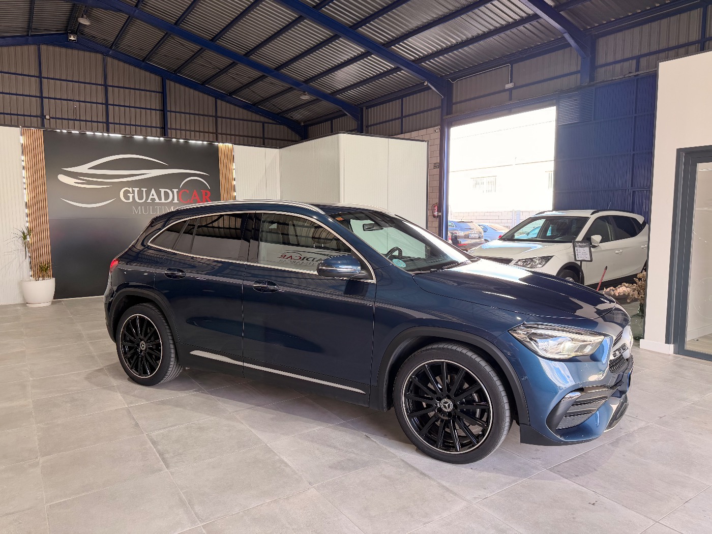MERCEDES BENZ GLA 200d — foto 2