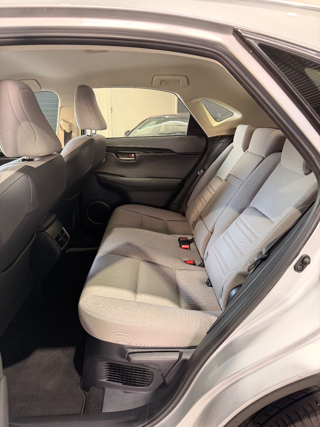Lexus NX 300h — foto 5