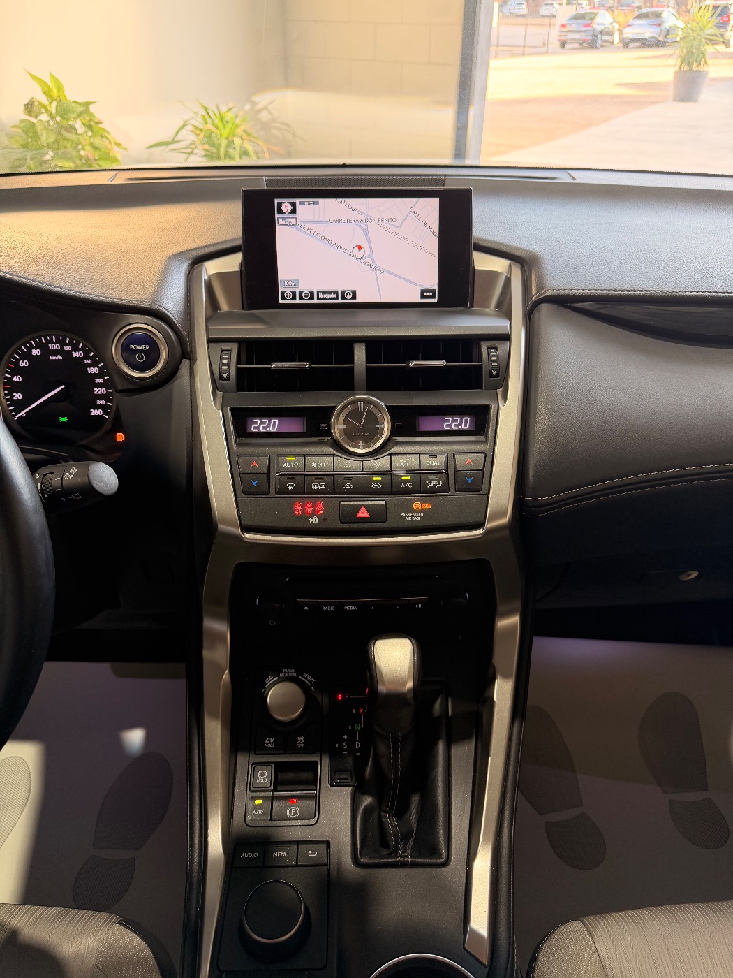 Lexus NX 300h — foto 6
