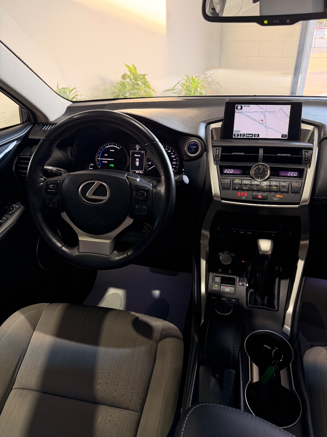 Lexus NX 300h — foto 7